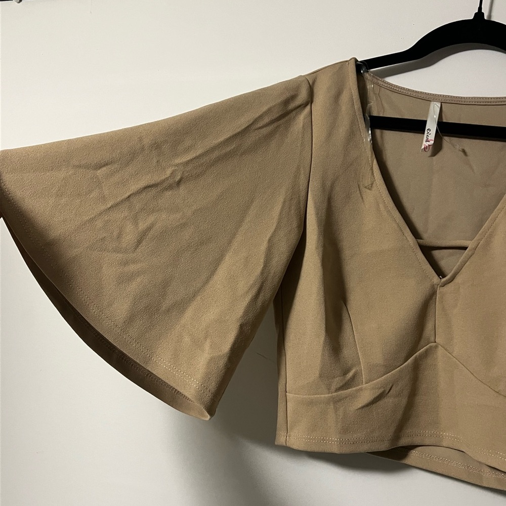 NWOT Elegant Tan V-Neck Crop Top - Picture 2 of 6